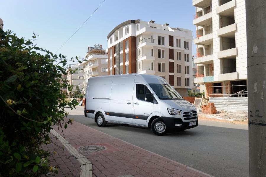  Hyundai H350 Van 2015 года  (фото 11 из 23)